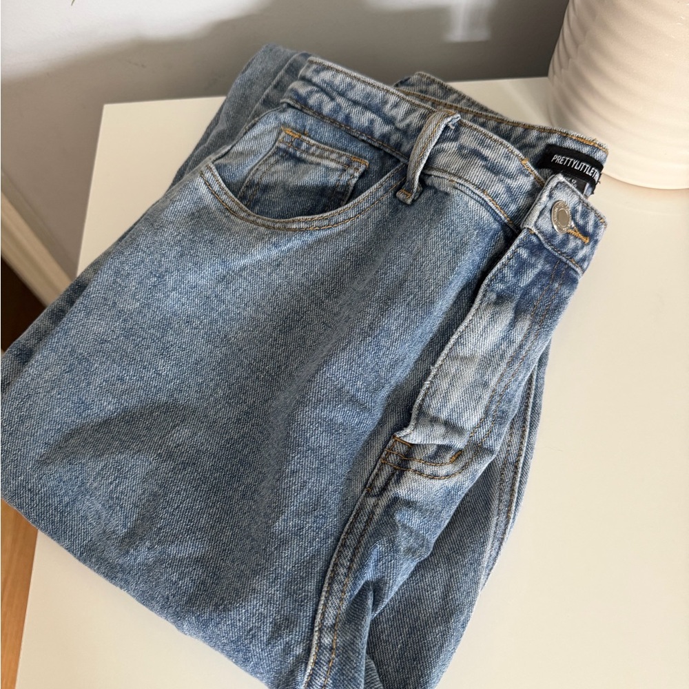 PRETTYLITTLETHING Blue Denim Jeans